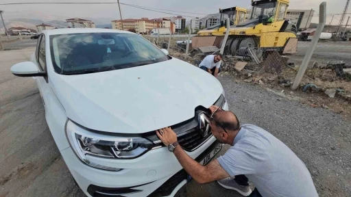 Otomobilin motor bölmesine giren yavru kedi 3 şehir gezdi
