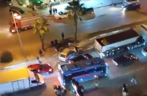 Otomobilin tıra arkadan çarpması saniye saniye görüntülendi
