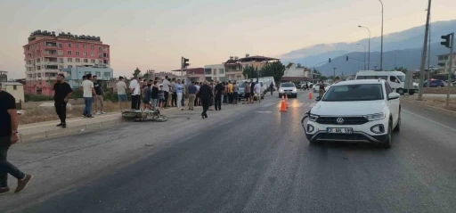Otomobille çarpışan motosikletin sürücüsü öldü
