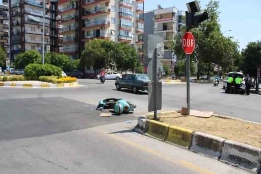 Otomobille çarpışan motosikletteki iki kişi yaralandı
