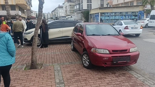 Otomobille motosiklet &ccedil;arpıştı: 1 yaralı
