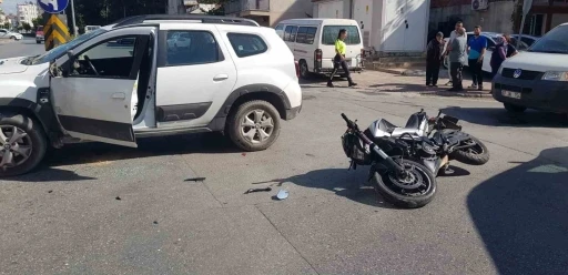 Otomobille motosiklet çarpıştı: 1 yaralı