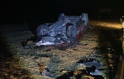 Otomobiller kavşakta &ccedil;arpıştı: 4 yaralı
