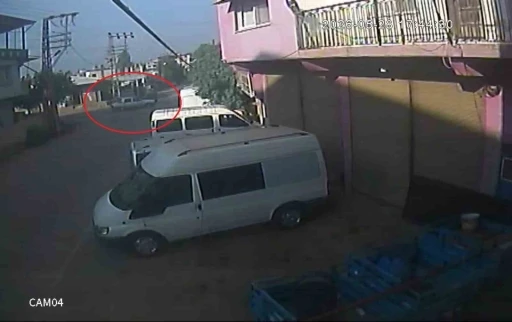 Otomobillerin &ccedil;arpıştığı kazada 2 kişi yaralandı o anlar kamerada
