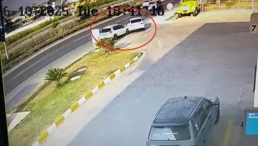 Otomobillerin hurdaya döndüğü kazada 5 kişi yaralandı
