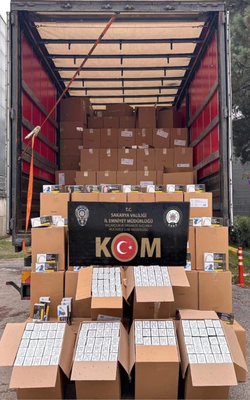 Otoyolda durdurulan tırda 6 milyon ka&ccedil;ak makaron ele ge&ccedil;irildi
