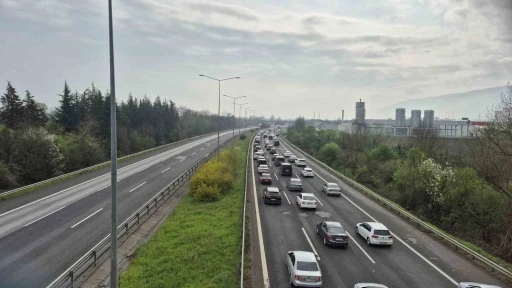 Otoyolda uzun kuyruklar oluştu
