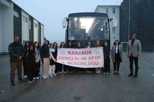Ovacık&rsquo;tan &Ccedil;anakkale&rsquo;ye giden gen&ccedil;ler t&ouml;renle uğurlandı
