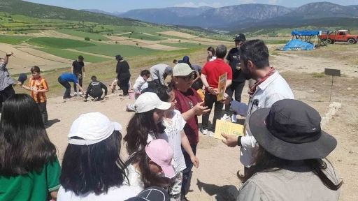 Oymaağaç Höyüğü’nde öğrencilere arkeoloji deneyimi

