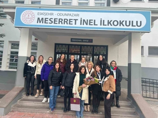 Oyuncu Sanem Yelez Akpınar, &ouml;ğrenci velileriyle bir araya geldi
