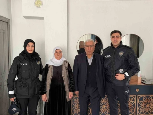 &Ouml;zalp il&ccedil;esinde şehit ailelerine bayram ziyareti
