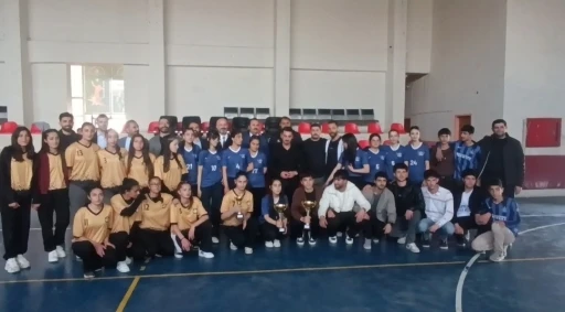 &Ouml;zalp&rsquo;te Liseler Arası Voleybol Turnuvası d&uuml;zenlendi
