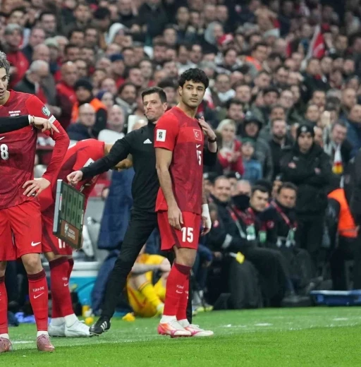 Ozan Kabak 22 ma&ccedil; sonra milli formayla

