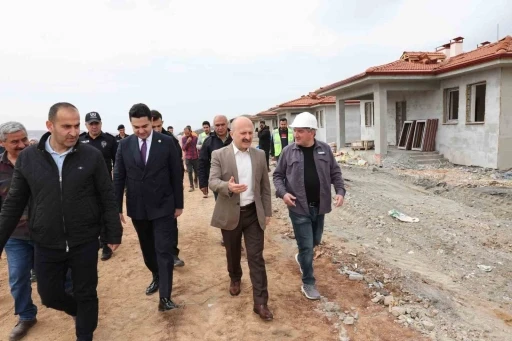 Ozan Köyü deprem evleri incelendi
