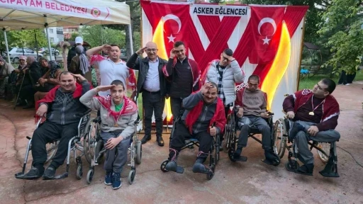 &Ouml;zel asker ve &ouml;zel kızlar i&ccedil;in unutulmaz gece
