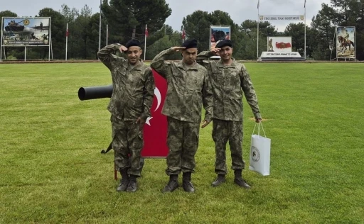 &Ouml;zel bireyler i&ccedil;in &ouml;zel g&uuml;n: Bir g&uuml;nl&uuml;ğ&uuml;ne asker oldular
