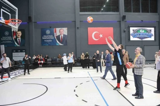 &Ouml;zel bireyler ve basketbolcular potada buluştu
