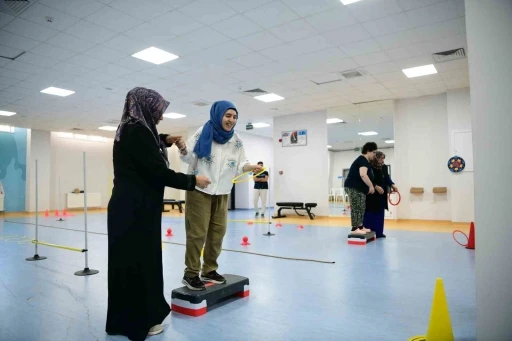 &Ouml;zel bireyler yaz okulunda hem &ouml;ğreniyor hem eğleniyor
