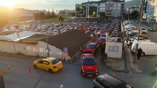 (&Ouml;zel) Bursa&rsquo;da A Milli Takım coşkusu sokaklara taştı, 250 ara&ccedil;lık konvoy kenti turladı
