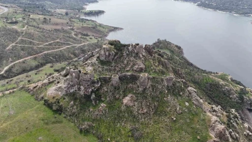 (ÖZEL) Çanakkale’de orman yangınlarında alevlere teslim olan Atikhisar Kalesi yeşermeye başladı
