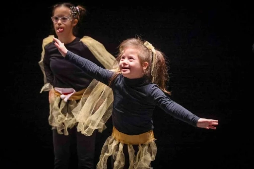 Özel çocuklar ayakta alkışlandı
