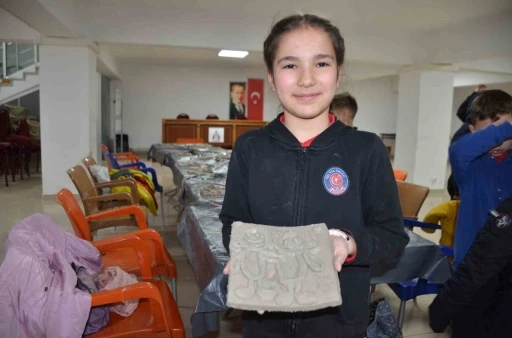 (ÖZEL) Çocuklar hayallerini çamura yansıttı
