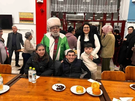 &Ouml;zel &ccedil;ocuklar ve &uuml;niversiteliler iftar sofrasında buluştu
