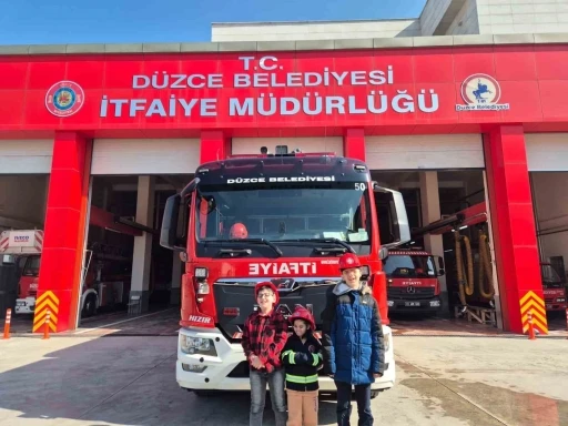 &Ouml;zel &ccedil;ocukların itfaiyeci olma hayali ger&ccedil;eğe d&ouml;n&uuml;şt&uuml;
