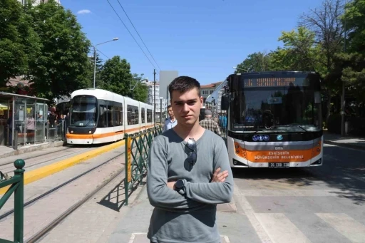 (ÖZEL) Eskişehirli gencin tek tutkusu toplu taşıma araçları

