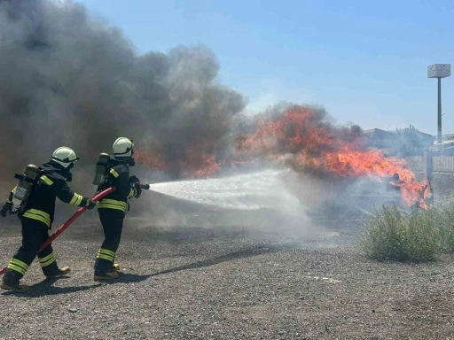(ÖZEL) Göreve başlayan 45 itfaiye erinin gerçeğini aratmayan eğitimi nefes kesti
