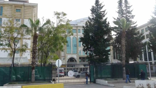 &Ouml;zel g&uuml;venlik g&ouml;revlisi adliyede &ouml;l&uuml; bulundu
