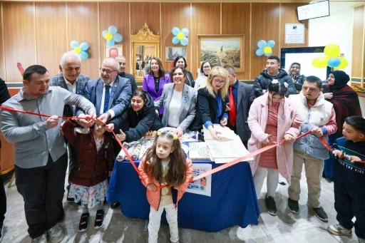 &Ouml;zel ihtiya&ccedil;lı bireylerin eserleri sergilendi
