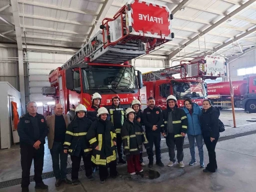 &Ouml;zel &ouml;ğrencilerden itfaiyeye anlamlı ziyaret

