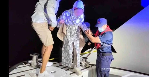 &Ouml;zel teknede rahatsızlanan vatandaşa tıbbi tahliye