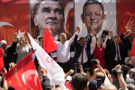 &Ouml;zg&uuml;r &Ouml;zel Tekke&rsquo;de konuştu
