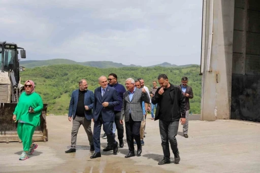 Özlü hayvan konukevi ve katı atık tesisini inceledi
