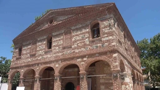 Özlüce Camii yeniden ibadete açıldı, ilk cuma namazı kılındı

