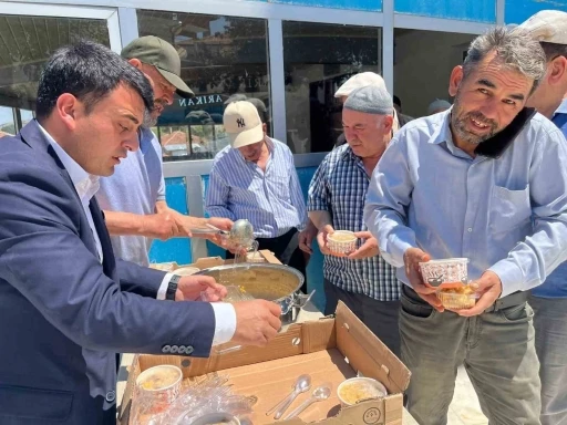 Özükavak beldesinde aşure ikramı yapıldı
