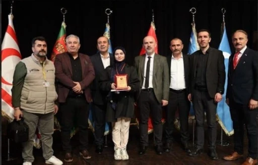 ’Özüm Sözüm Dede Korkut’ yarışmasında Bayburt’u Binbir temsil etti
