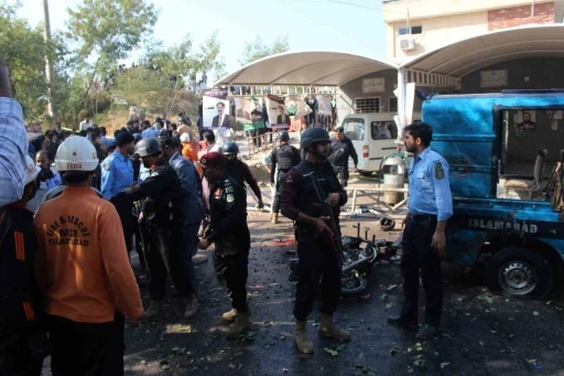 Pakistan’daki intihar saldırısını Pakistan Talibanı üstlendi

