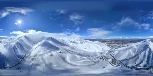 Paland&ouml;ken beyaz &ouml;rt&uuml;s&uuml; ile hayran bıraktı

