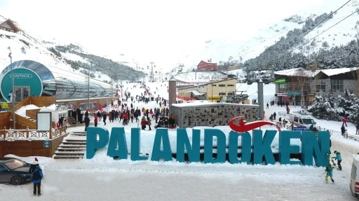 Paland&ouml;ken&rsquo;de kar kalınlığı 2 metreyi aştı
