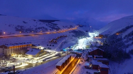 Paland&ouml;ken&rsquo;de kayak keyfi s&uuml;r&uuml;yor
