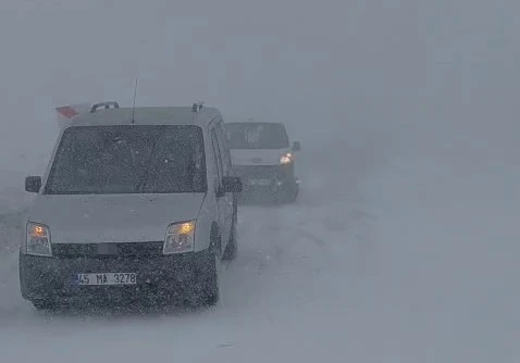 Paland&ouml;ken Ge&ccedil;idi&rsquo;nde 3 saat mahsur kaldılar
