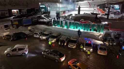 Paland&ouml;ken Kayak Merkezi&rsquo;nde jandarma ve polis ekipleri yoğun g&uuml;venlik &ouml;nlemi aldı
