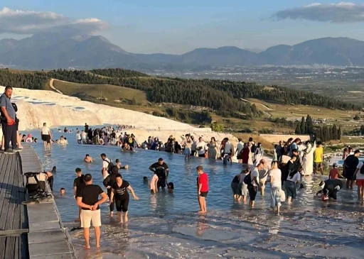Pamukkale bayramda 113 bin ziyaret&ccedil;iyi ağırladı
