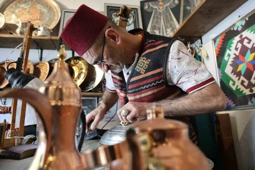Pandemiyi fırsata d&ouml;n&uuml;şt&uuml;rd&uuml;, bitmekte olan mesleğin ustası oldu
