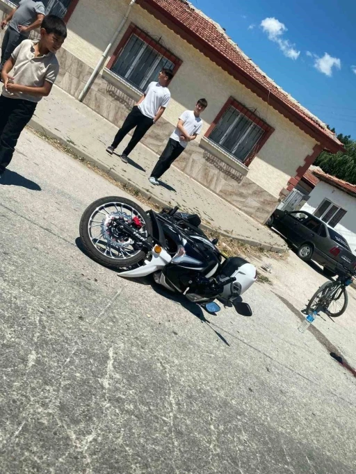 Panelvan ara&ccedil; ile motosiklet &ccedil;arpıştı: 1 yaralı
