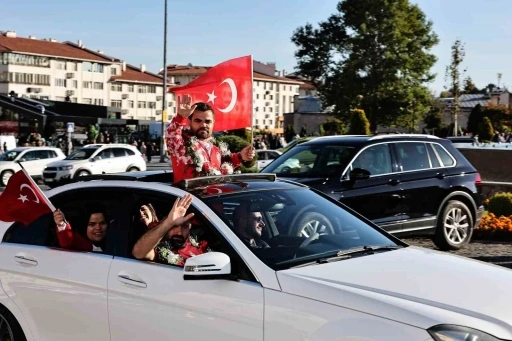 Para Halter dünya şampiyonuna konvoylu karşılama
