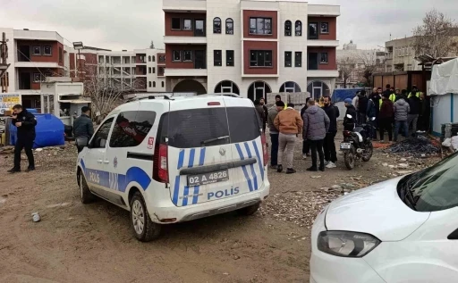 Paralarını alamadıklarını iddia eden iş&ccedil;iler eylem yaptı